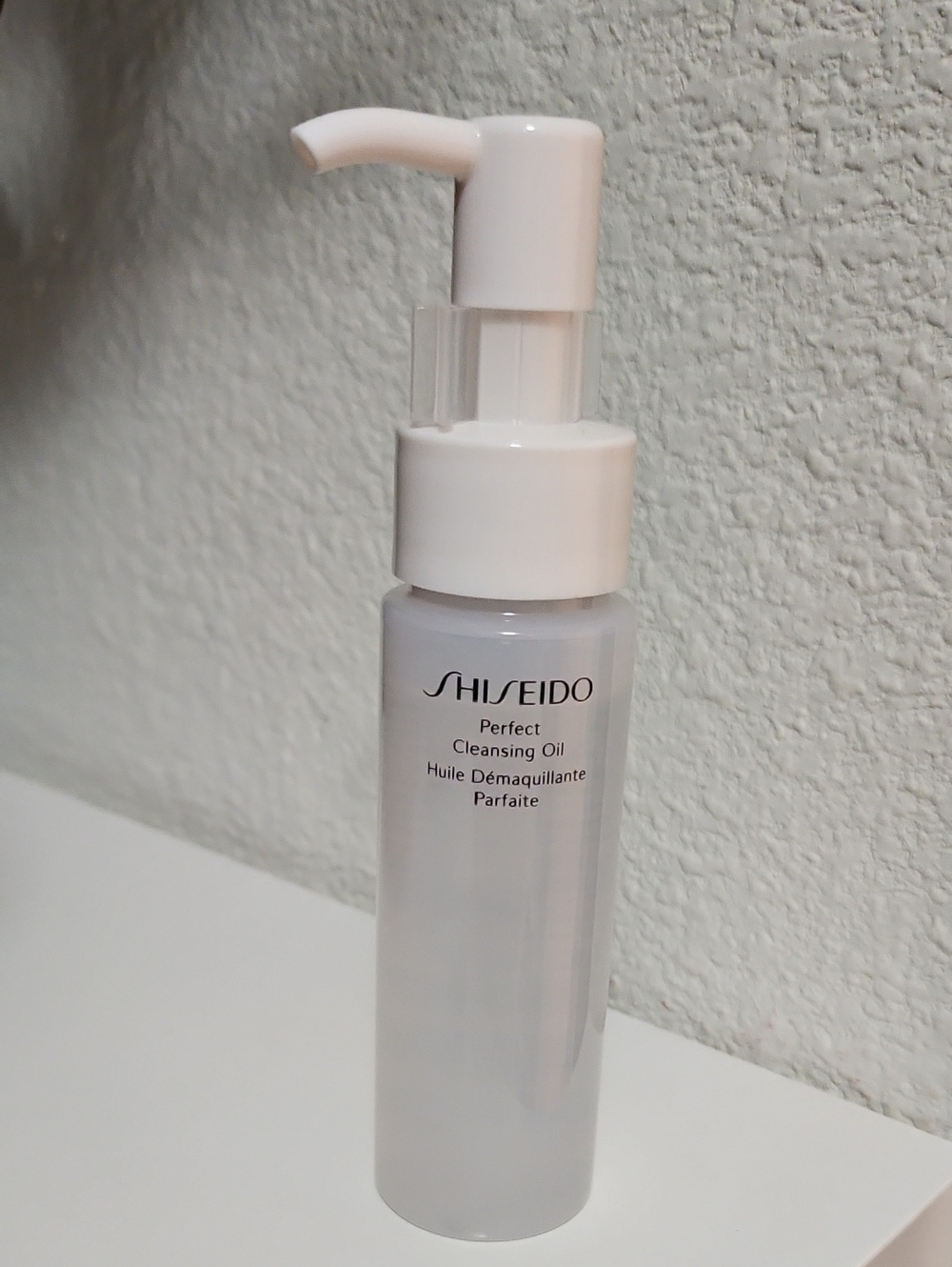 Shiseido Perfect Cleansing Oil - White and Clear Pump Bottle